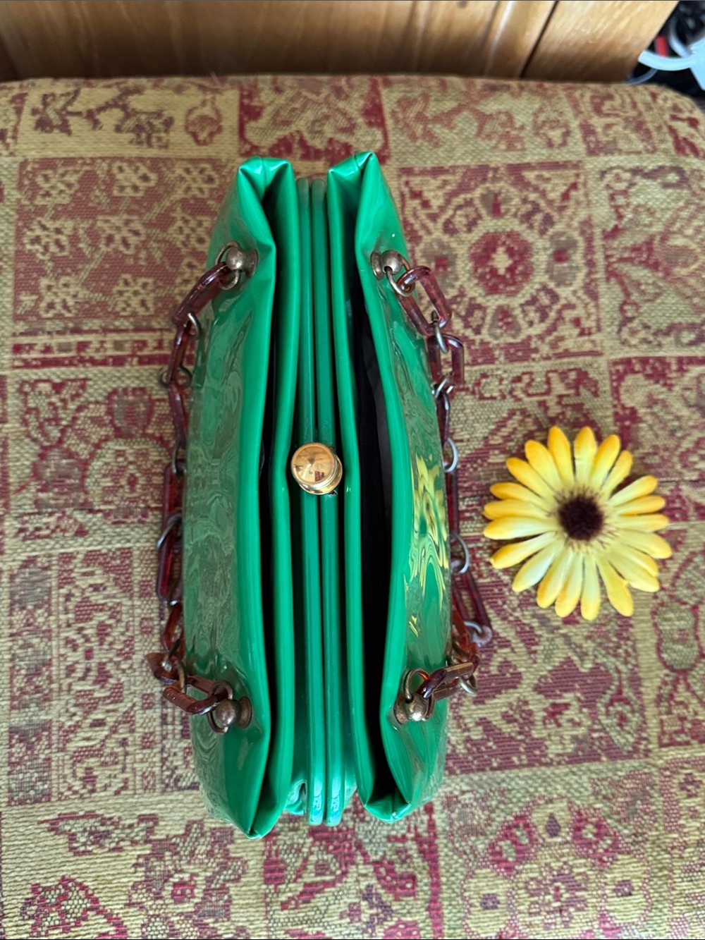 👛 RARE + Vintage; Kelly Green 50’s/60’s Vinyl Purse w/Coca Cola Colored Handles! - Picture 7 of 14